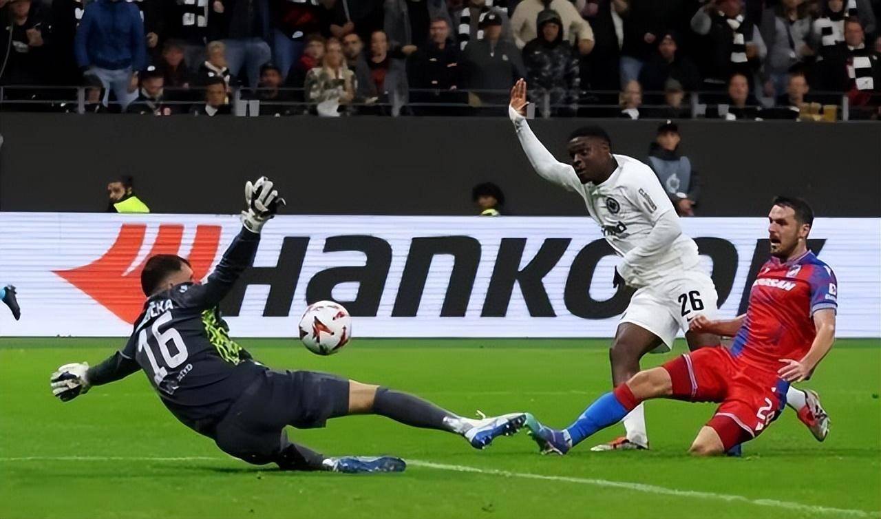 法兰克福客场失利，积分榜位置稍有下滑