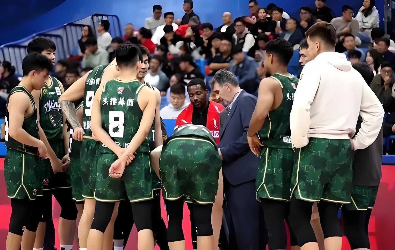 乐鱼体育官网网页版-队内球员互相竞争，为首发席位拼尽全力