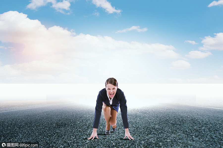 执拗不懈，决心坚定运动员向前冲刺